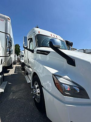 2020 Freightliner Cascadia - Sleeper Truck