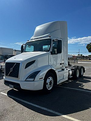 2018 Volvo VNL64T-300 - Day Cab
