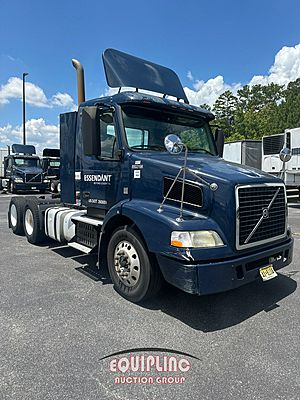 2013 Volvo VNM - Day Cab