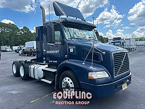 2013 Volvo VNM - Day Cab
