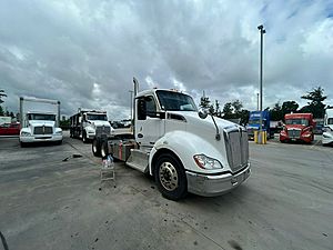 2015 Kenworth T680 - Day Cab