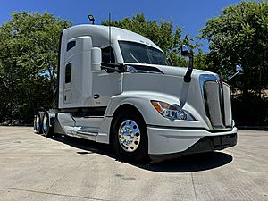 2023 Kenworth T680 - Sleeper Truck