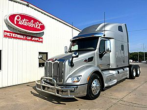 2021 Peterbilt 579 - Sleeper Truck