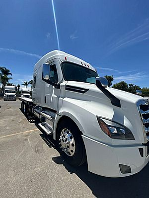 2020 Freightliner Cascadia - Sleeper Truck
