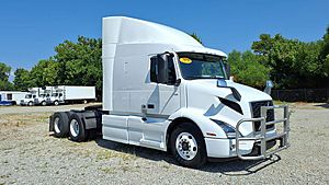 2020 Volvo VNR64T-640 - Sleeper Truck