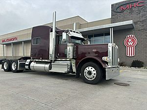 2023 Peterbilt 389