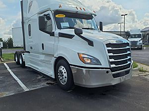 2020 Freightliner Cascadia - Sleeper Truck