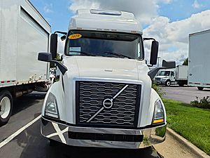 2019 Volvo VNL64T-760 - Sleeper Truck