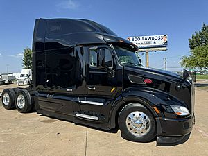 2022 Peterbilt 579 - Sleeper Truck