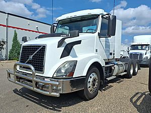 2017 Volvo VNL64T - Day Cab