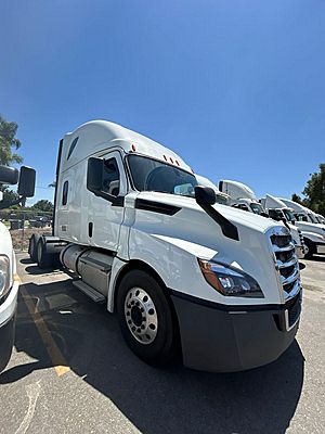2019 Freightliner Cascadia - Sleeper Truck