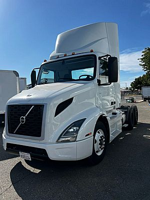 2018 Volvo VNL64T-300 - Day Cab