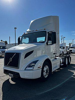 2018 Volvo VNL64T-300 - Day Cab