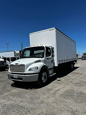 2018 Freightliner M2 106 - Box Van