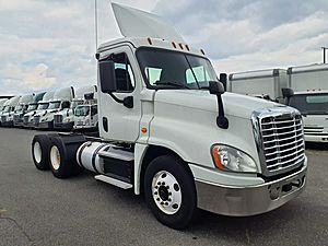 2018 Freightliner Cascadia 125 - Day Cab