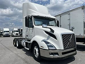 2019 Volvo VNL64T-300 - Day Cab