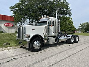 2023 Peterbilt 389 - Day Cab