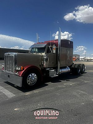 2000 Peterbilt 379 - Sleeper Truck