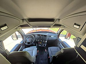 2022 Kenworth T680 - Sleeper Truck