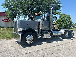 2019 Peterbilt 389 - Day Cab