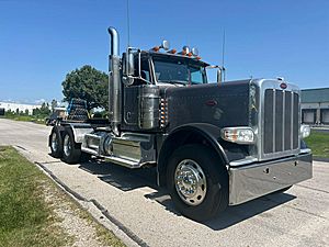 2019 Peterbilt 389 - Day Cab