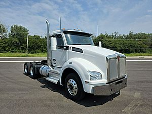 2023 Kenworth T880 - Day Cab