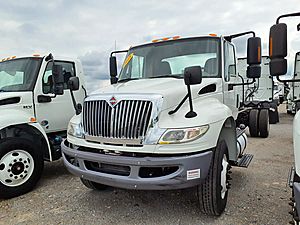 2018 International DuraStar 4300 - Day Cab
