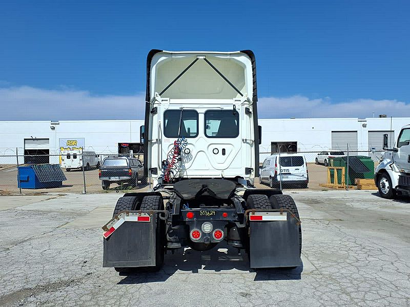 2019 Freightliner CASCADIA 113