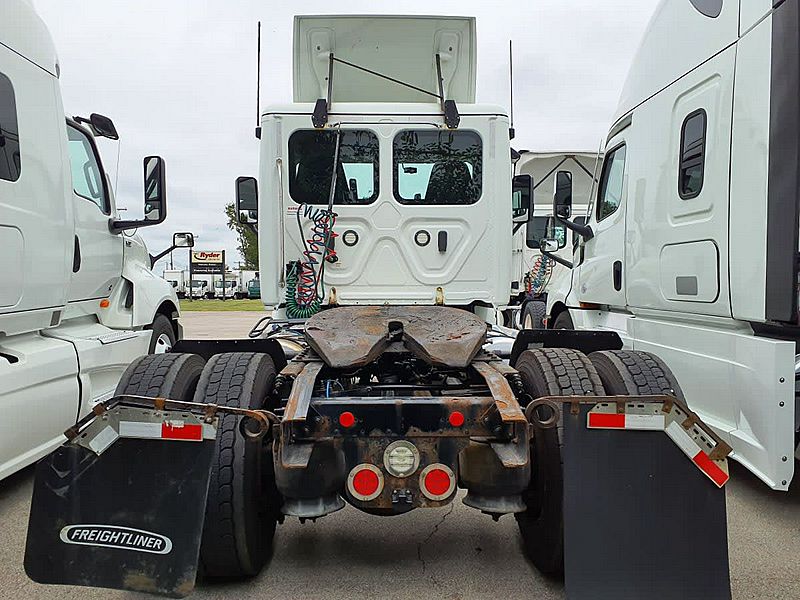 2019 Freightliner CASCADIA 113