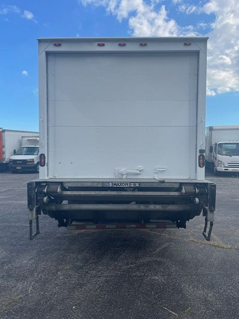 2019 Freightliner M2 106