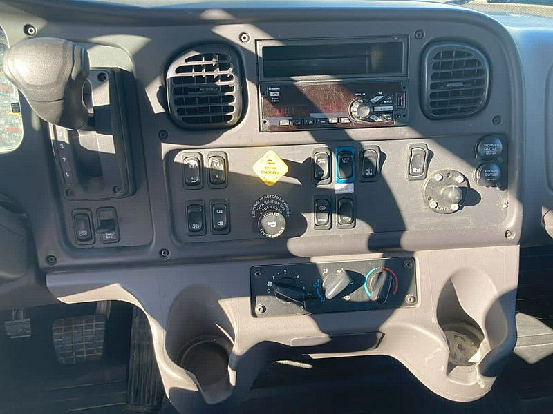 2020 Freightliner M2 106
