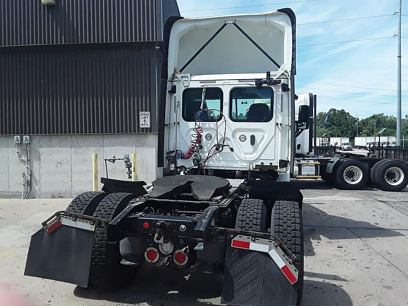 2018 Freightliner CASCADIA 113