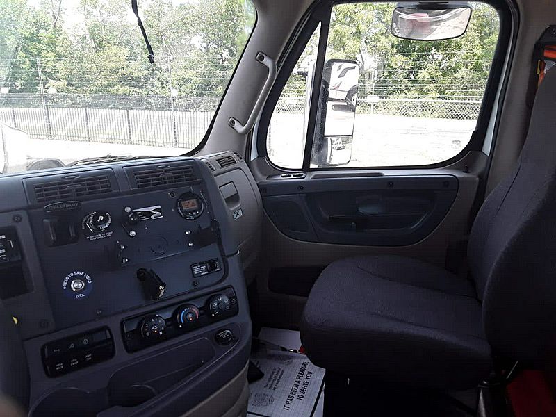 2018 Freightliner CASCADIA 113