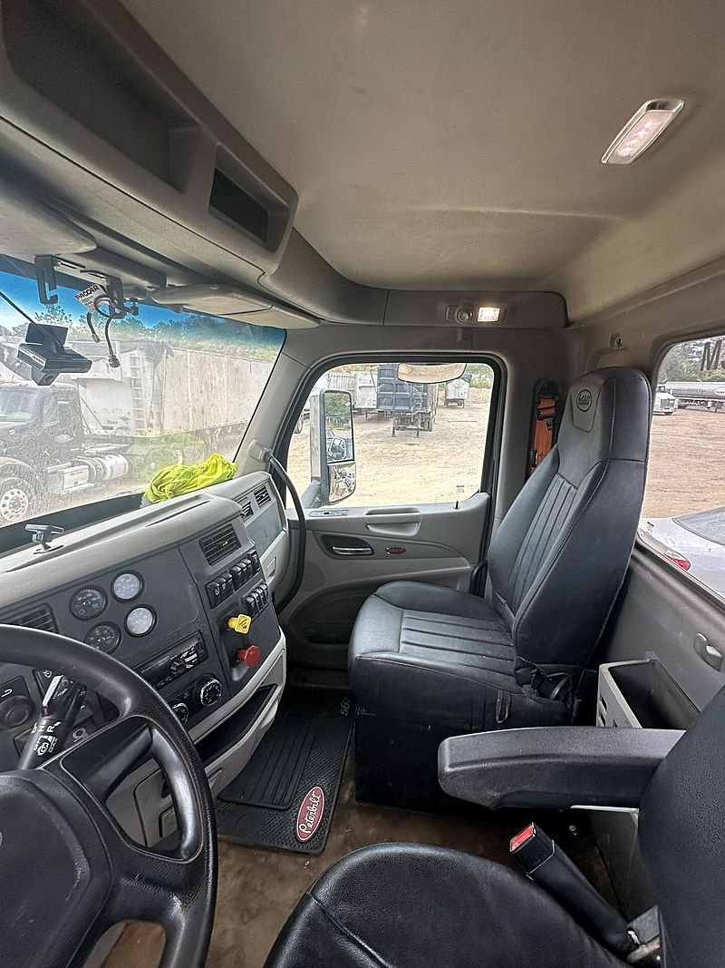 2021 Peterbilt 567