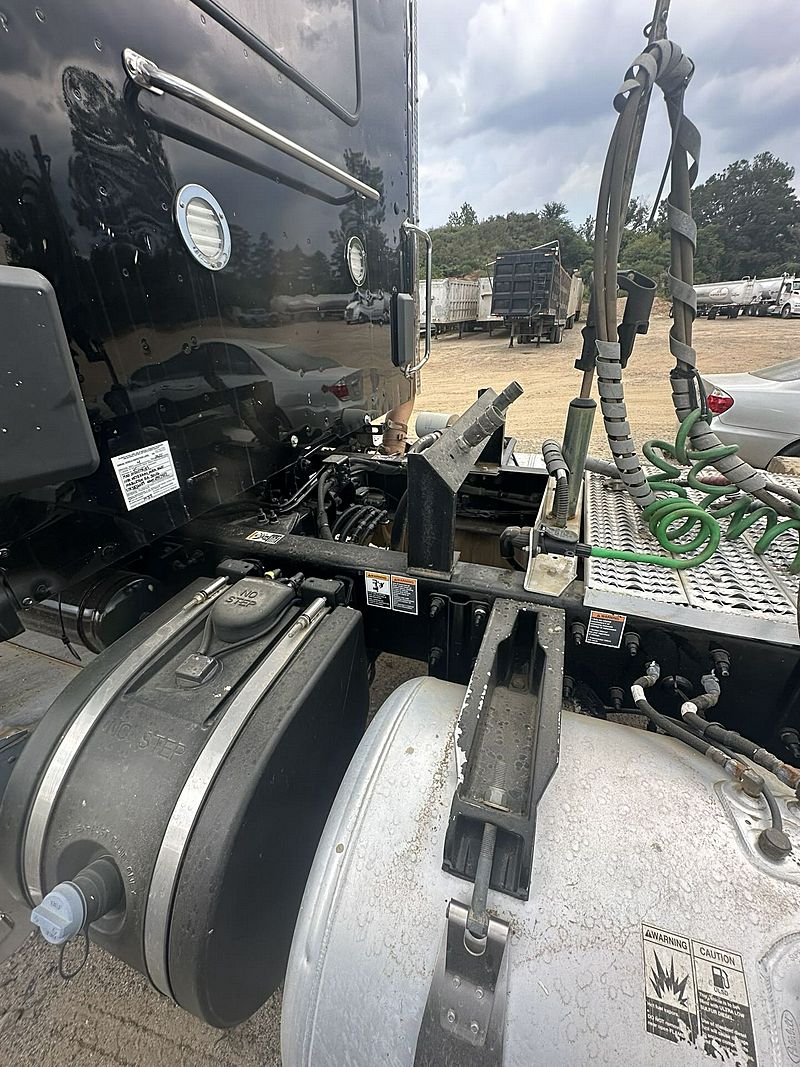 2021 Peterbilt 567