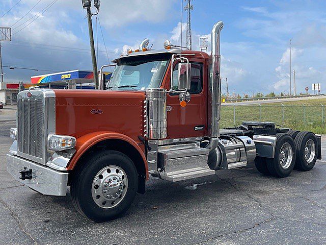 Peterbilt Semi Trucks (Cummins Engines) For Sale in Illinois