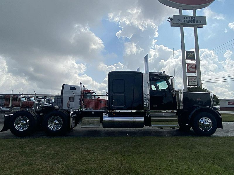 2026 Peterbilt 589