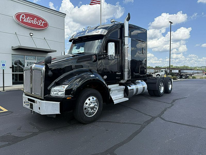 2022-kenworth-t880.1.jpg