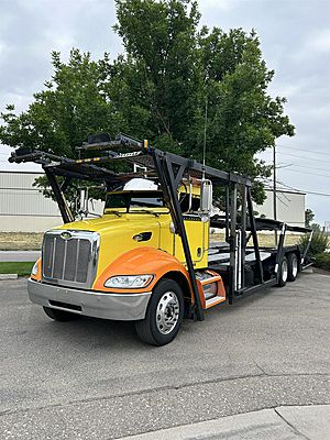 2006 Peterbilt 335 - Car Carrier 2006 Peterbilt 335 - Car Carrier
