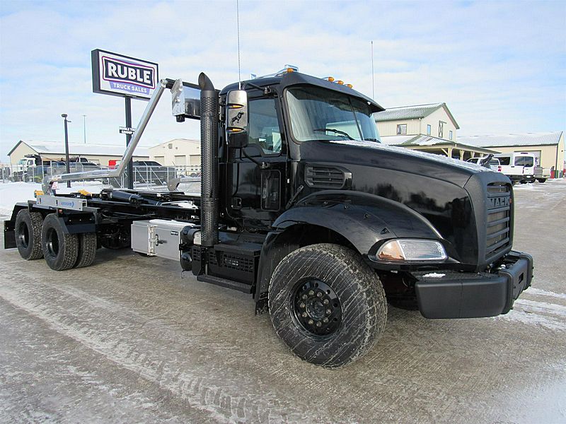 2026-mack-gr64b.1.jpg