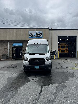 2024 Ford Transit 8+0