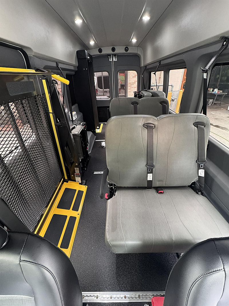 2024 Ford Transit 8+0