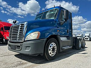 2017 Freightliner Cascadia 125 - Daycab