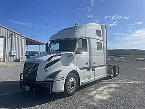 2023 Volvo VNL860 - Sleeper Truck