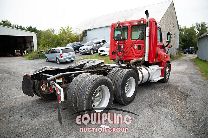 2011 Freightliner CASCADIA
