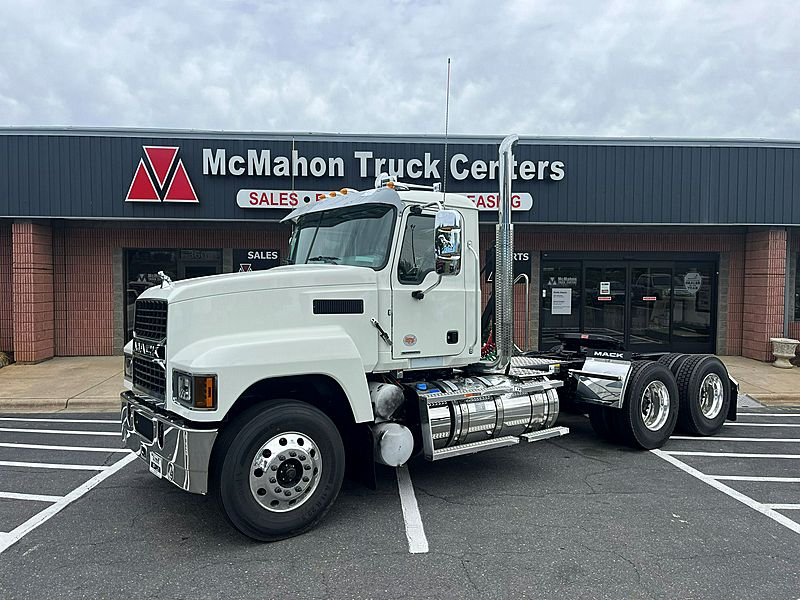 2026 Mack Pinnacle PI64T M778 For Sale | Daycab Sleeper | #M019701