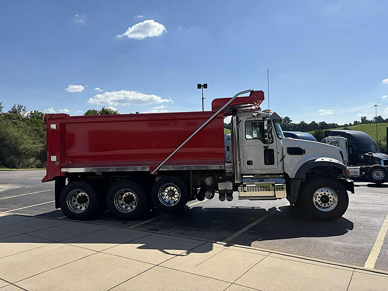 2026 Mack GR64F