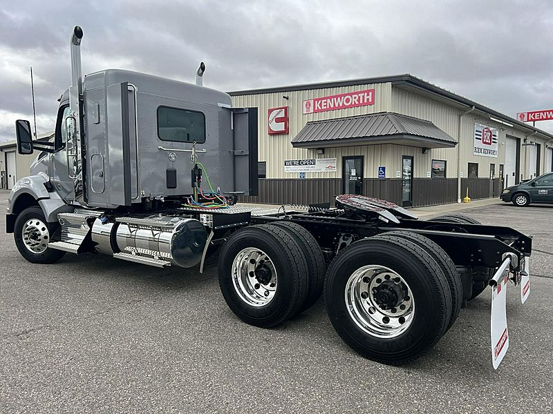 2026 Kenworth T880