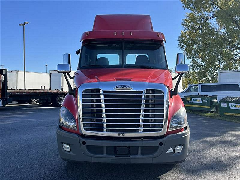 2019 Freightliner CASCADIA 113