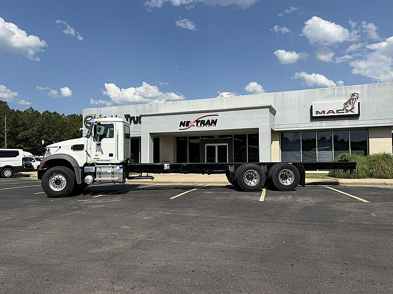 2025 Mack GR64F